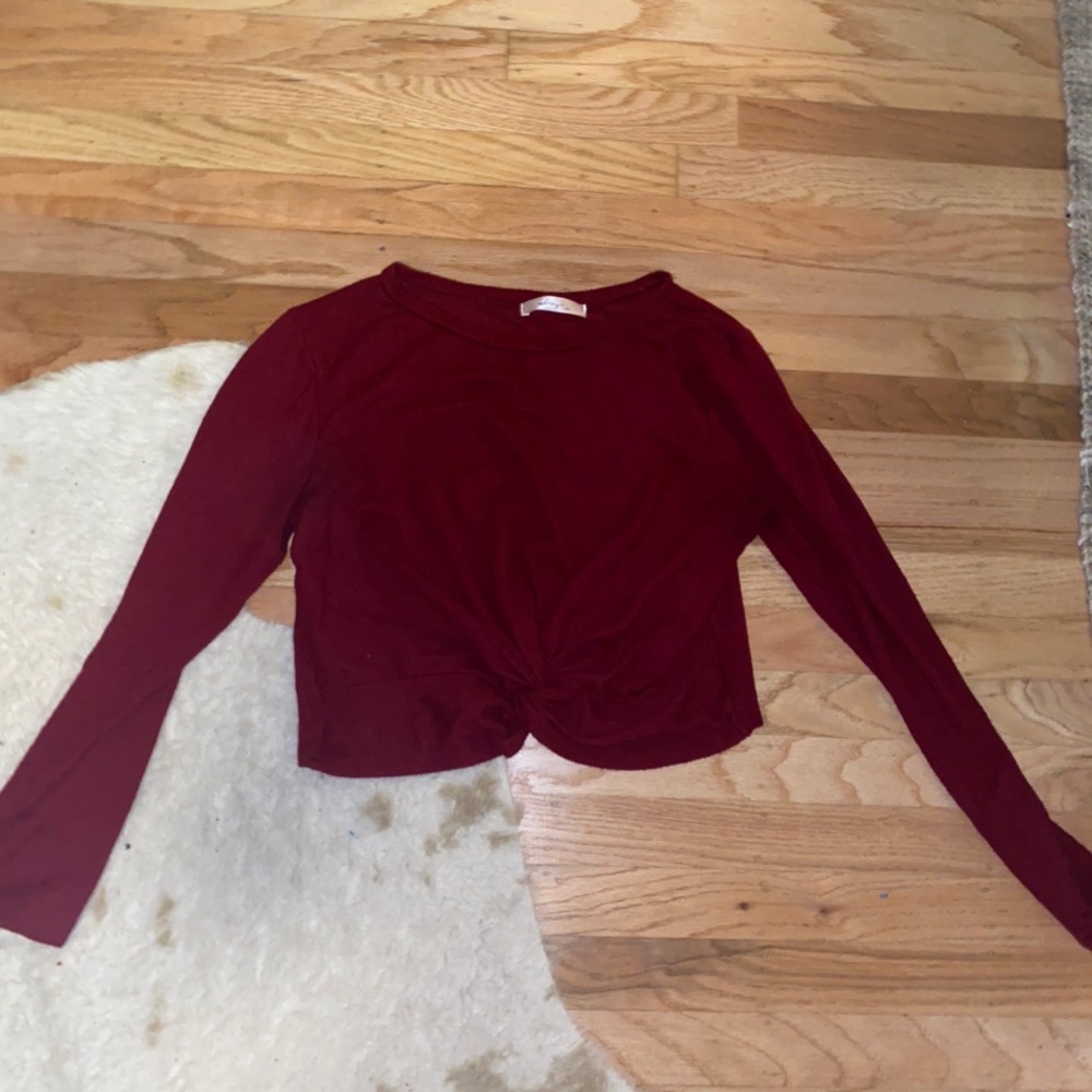 Maroon cropped long sleeve shirt